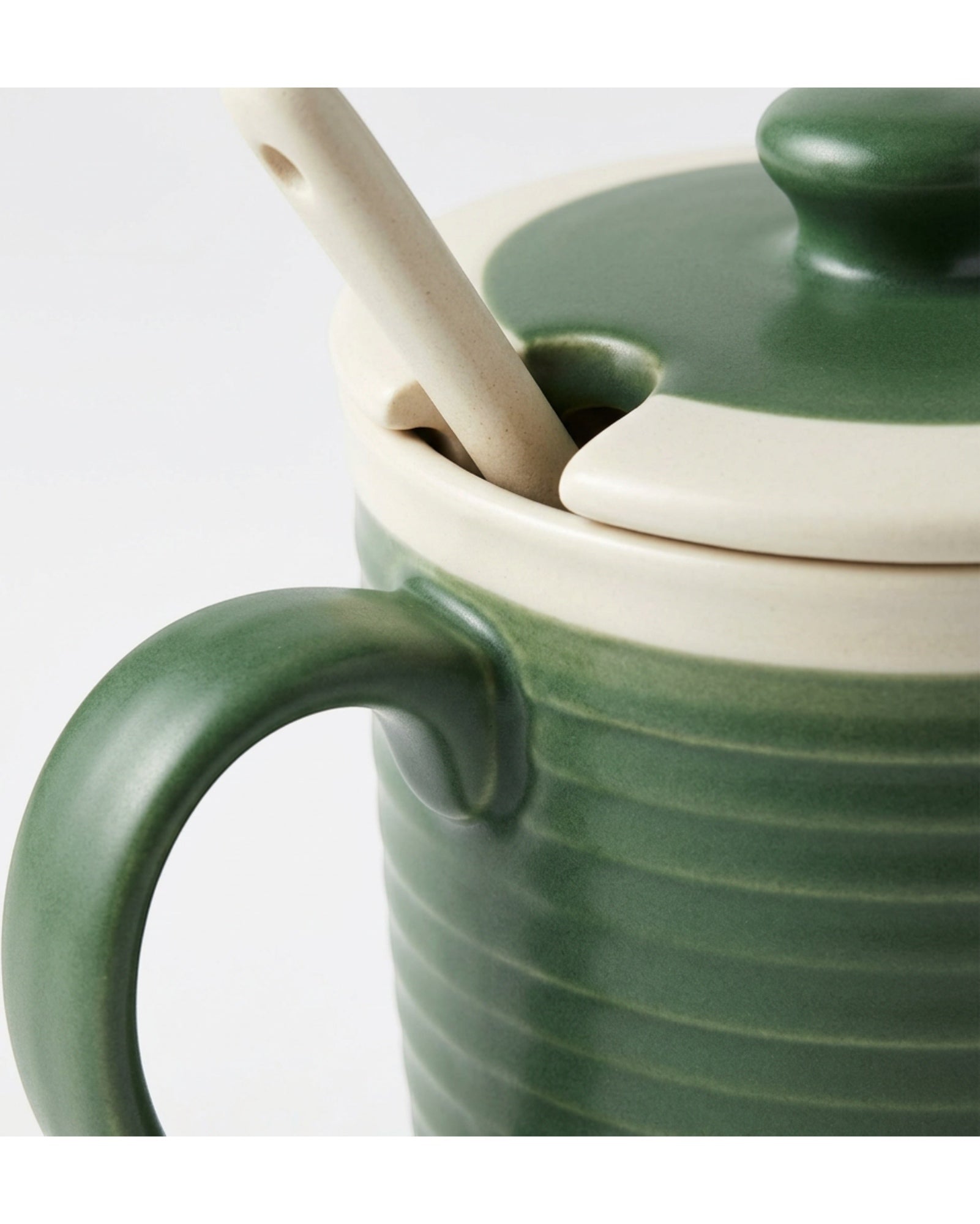 Wvkmb Horizontal Rib Lidded Ceramic Coffee Mug 13 oz Forest Cream - Detail view
